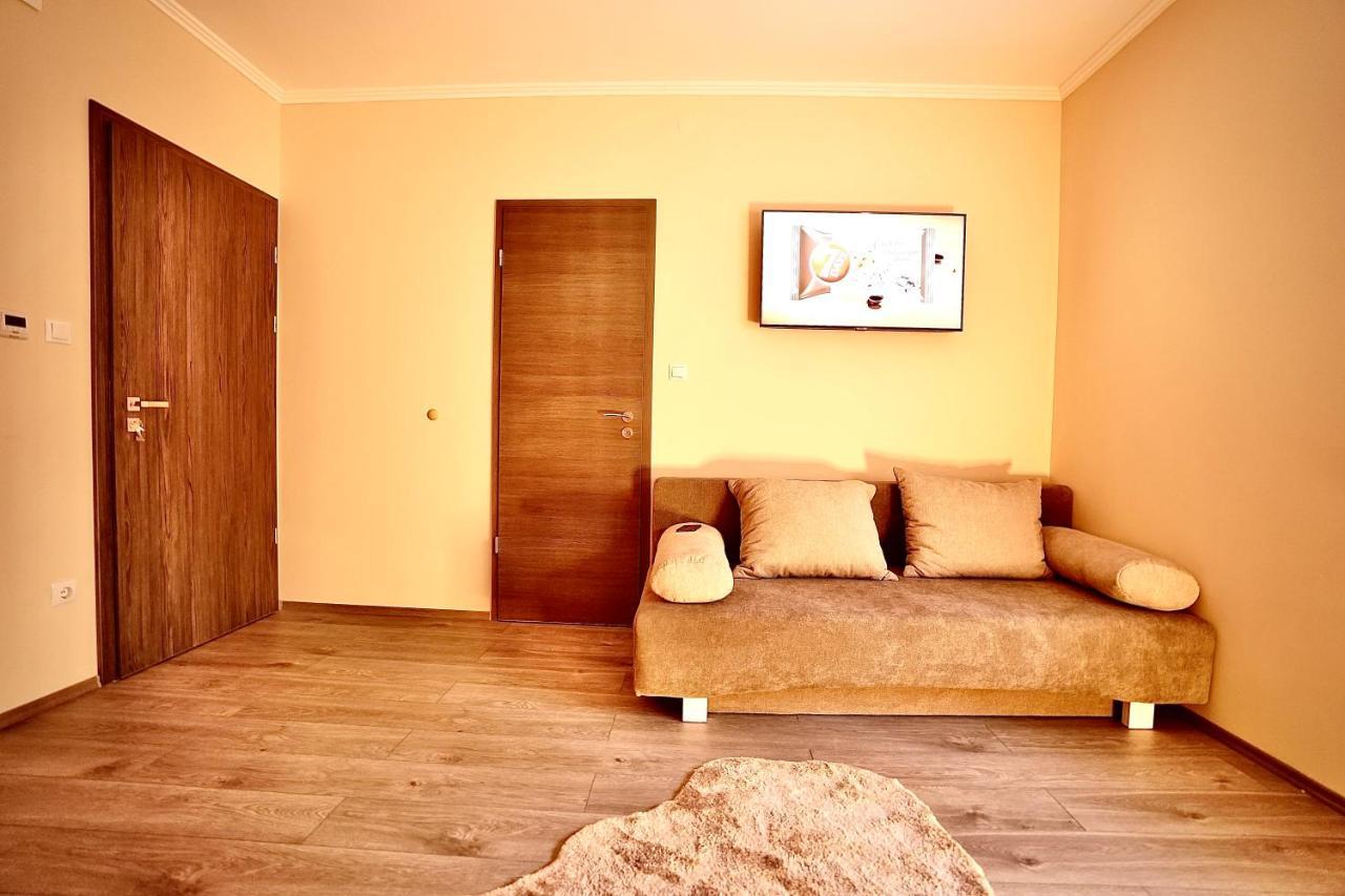 Bed and Breakfast Bacchus Pub Es Panzio Дунахарасти Экстерьер фото