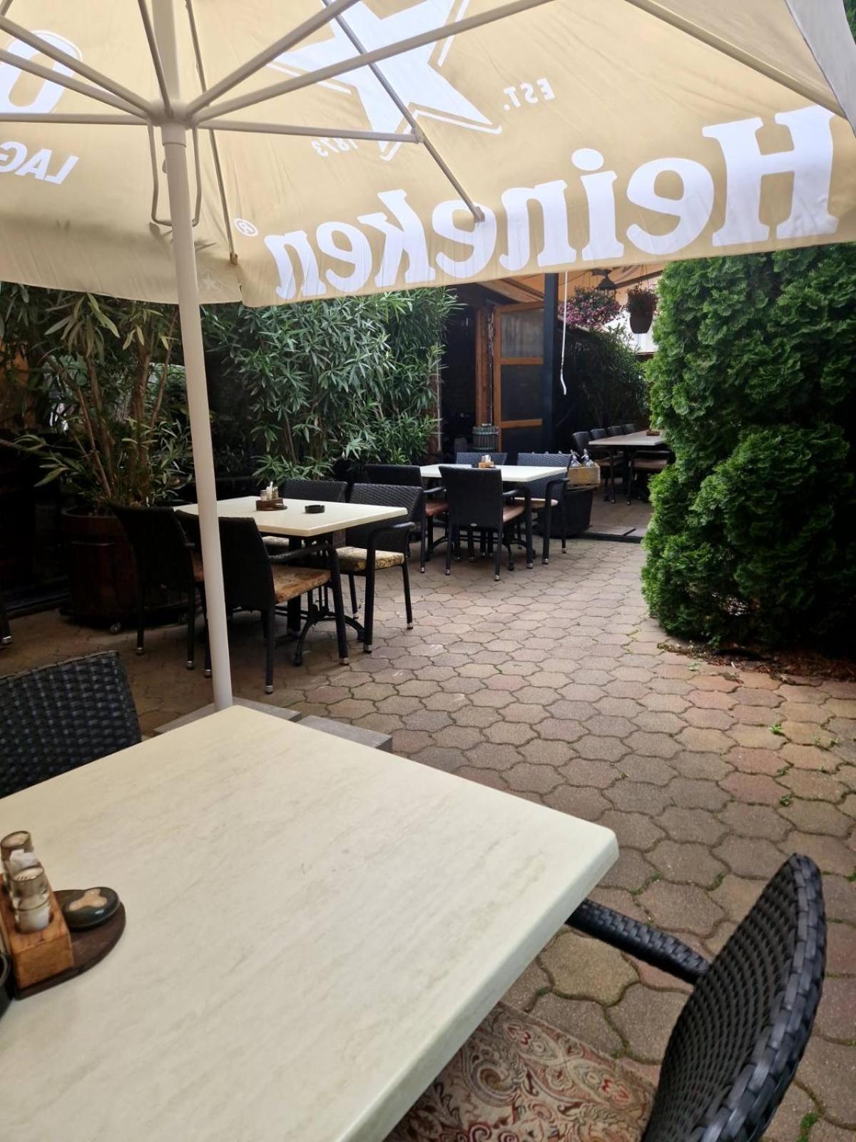 Bed and Breakfast Bacchus Pub Es Panzio Дунахарасти Экстерьер фото
